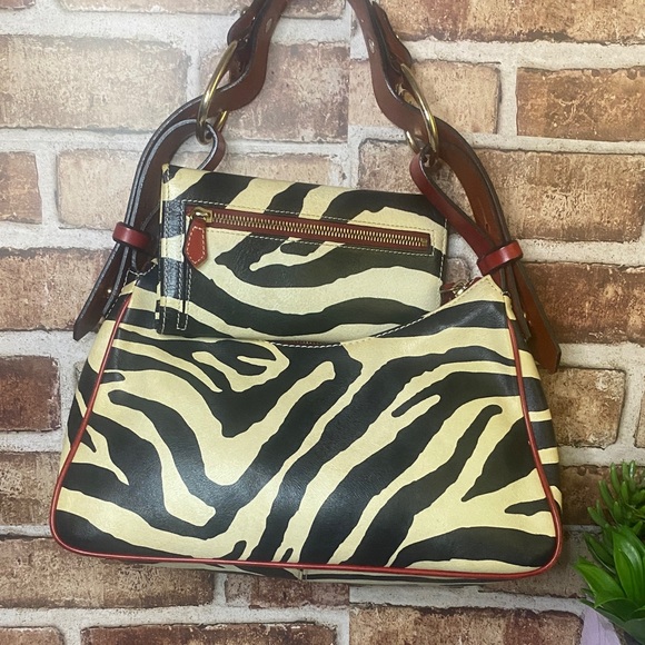Dooney & Bourke Black & Cream Zebra Print Shoulder Bag with wallet & coin pouch - Picture 3 of 11